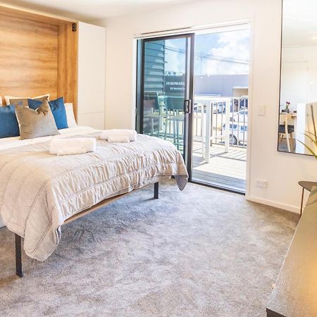 Central City Charm: Pet-Friendly Studio Christchurch Bagian luar foto