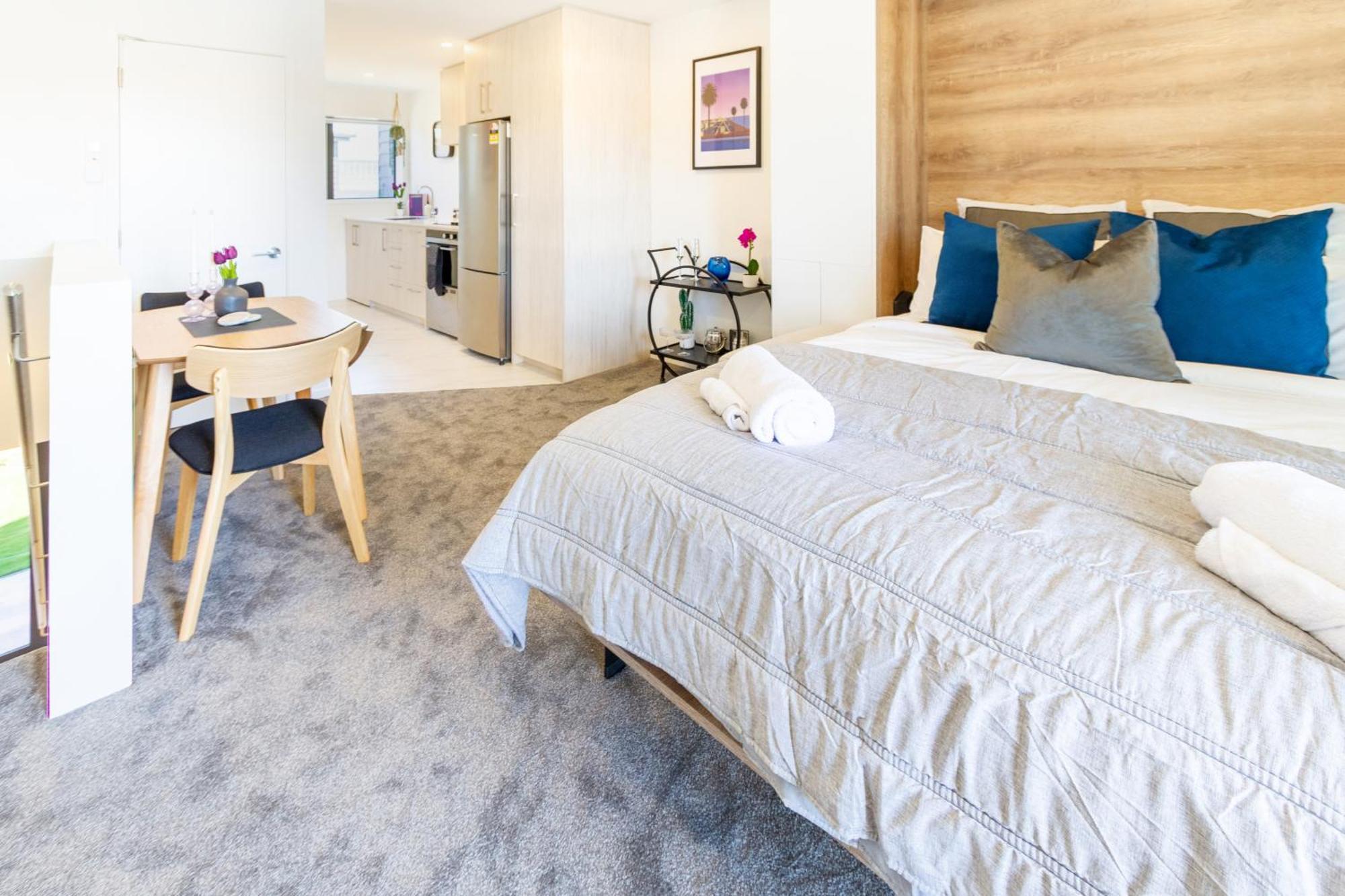 Central City Charm: Pet-Friendly Studio Christchurch Bagian luar foto