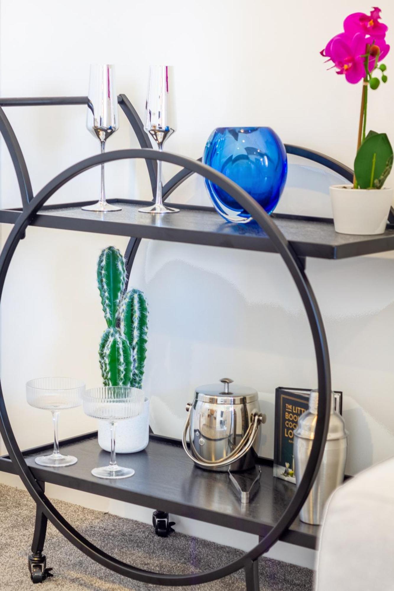 Central City Charm: Pet-Friendly Studio Christchurch Bagian luar foto