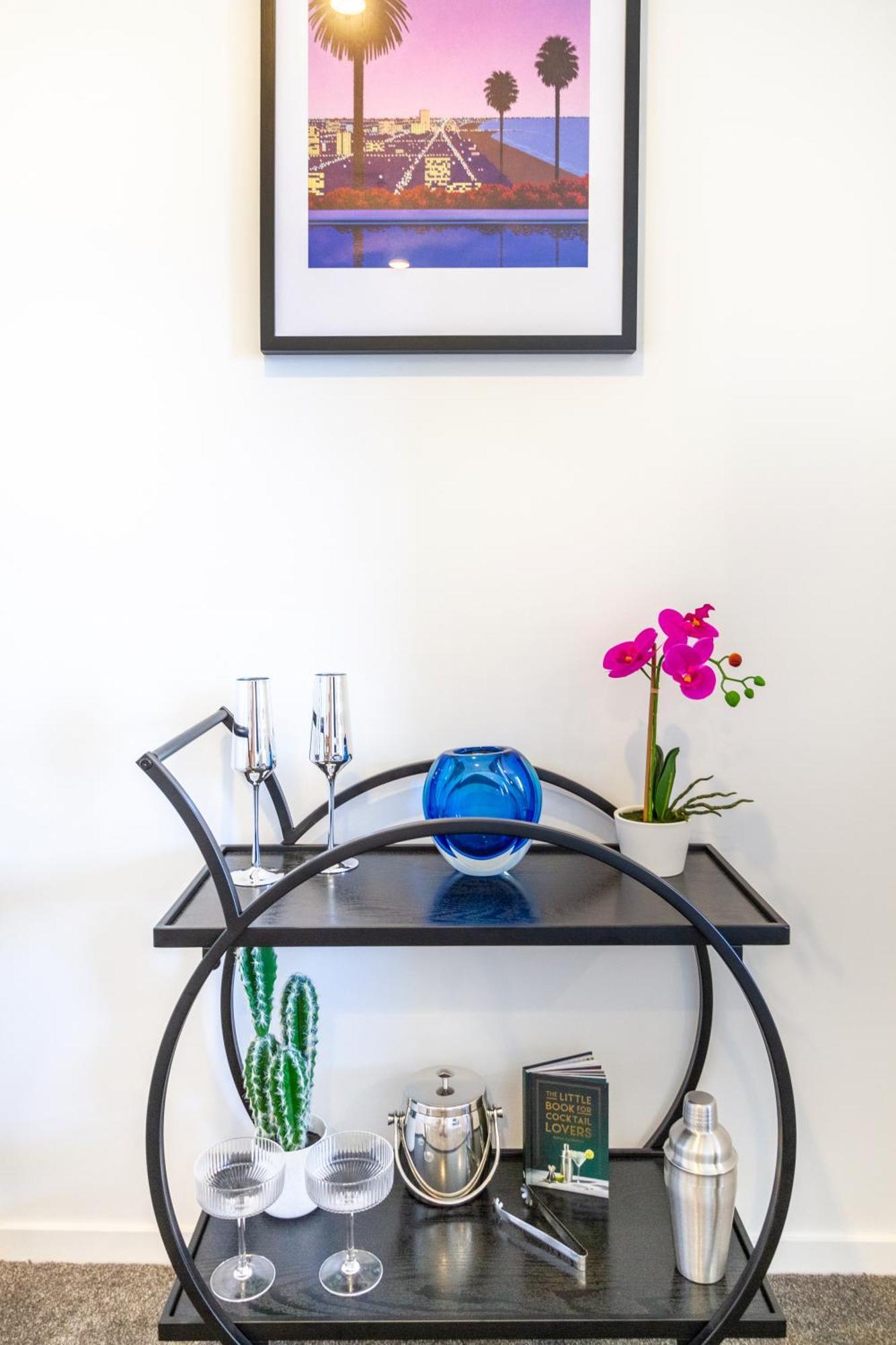Central City Charm: Pet-Friendly Studio Christchurch Bagian luar foto